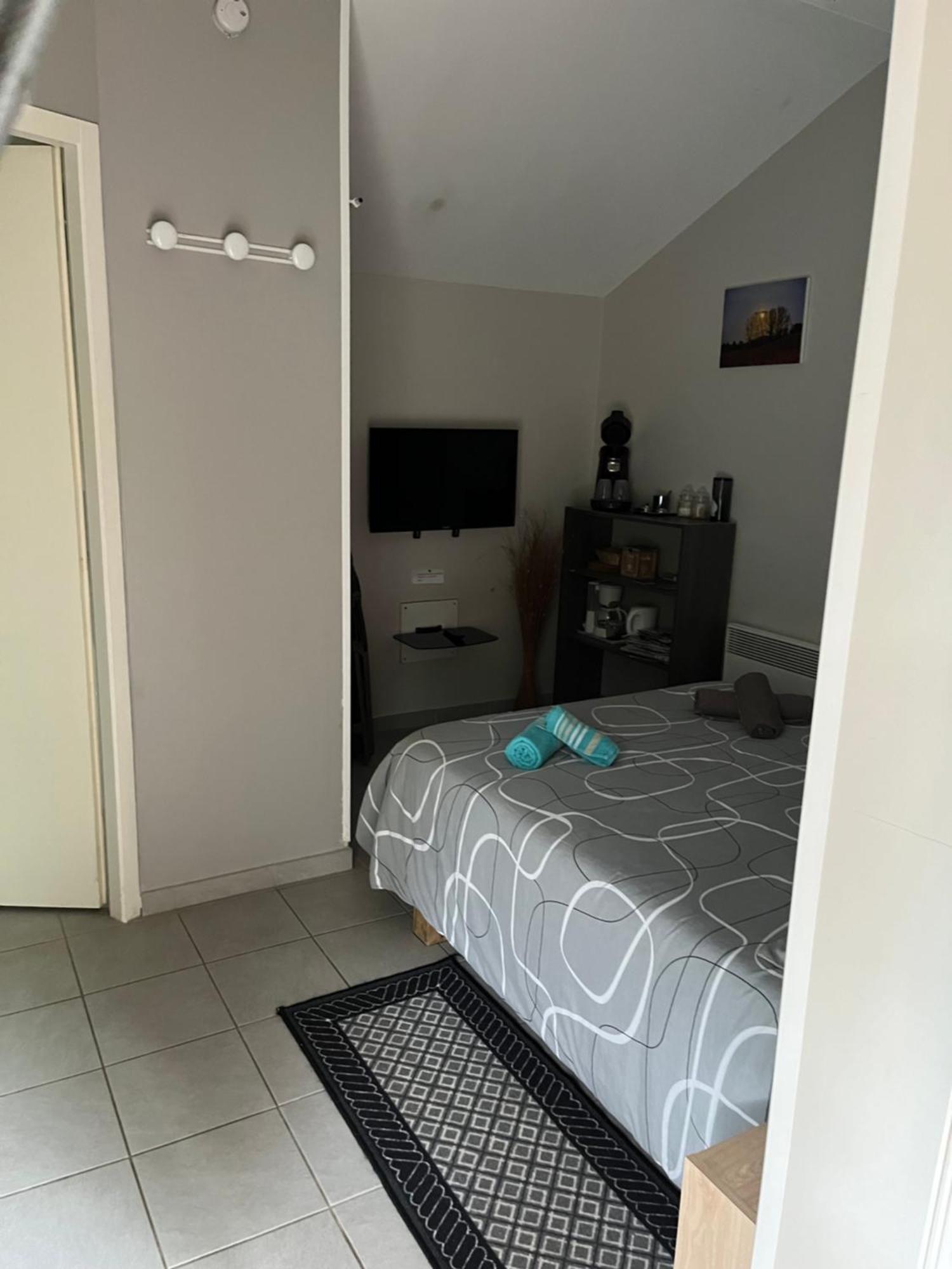 Le Velo Rouge Apartment La Douze Luaran gambar