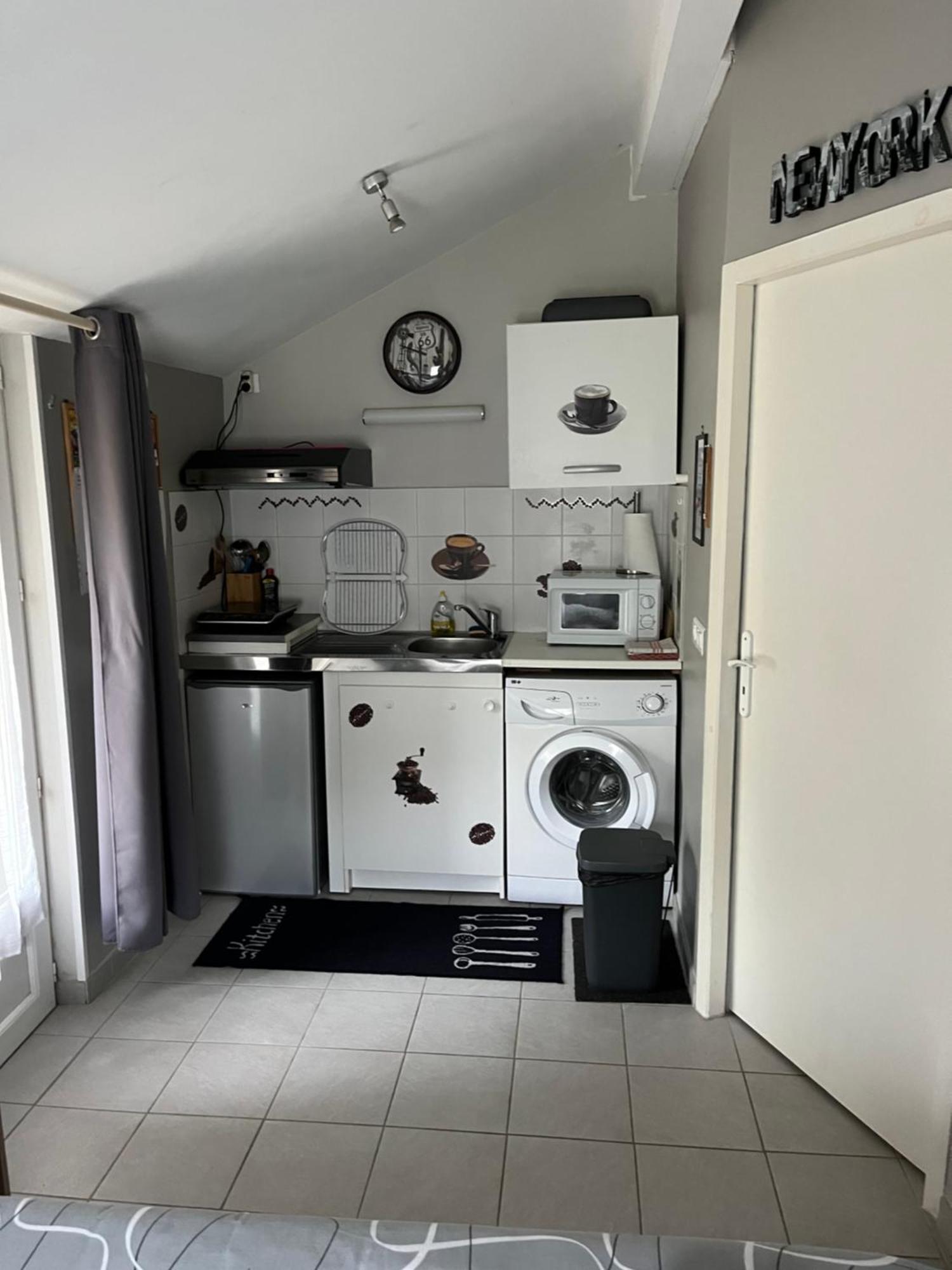Le Velo Rouge Apartment La Douze Luaran gambar